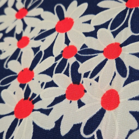 Beautiful Rare Vintage POLYSTER Daisy Sewing Fabric by THE YARD - Picture 7 of 9
